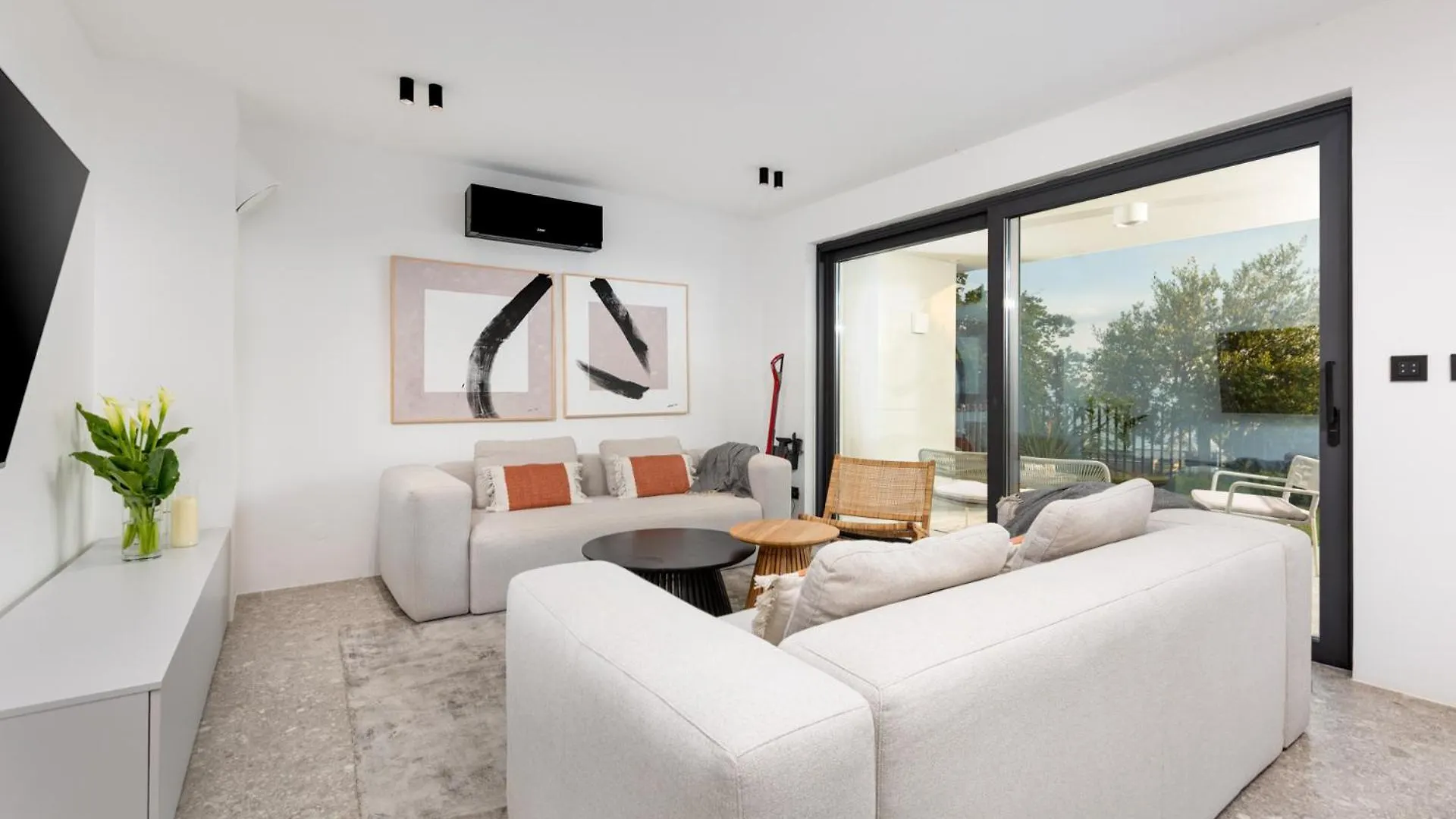 Apartment With Private Pool & Garden Villa Atrio Kostrena