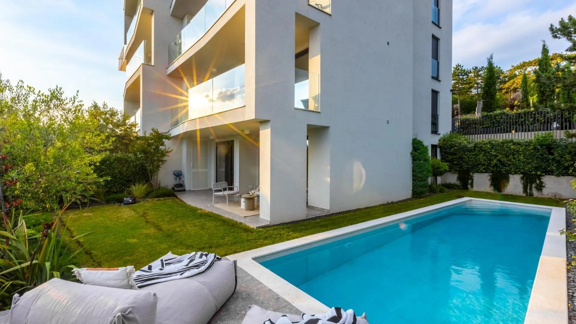 Apartment With Private Pool & Garden Villa Atrio Kostrena