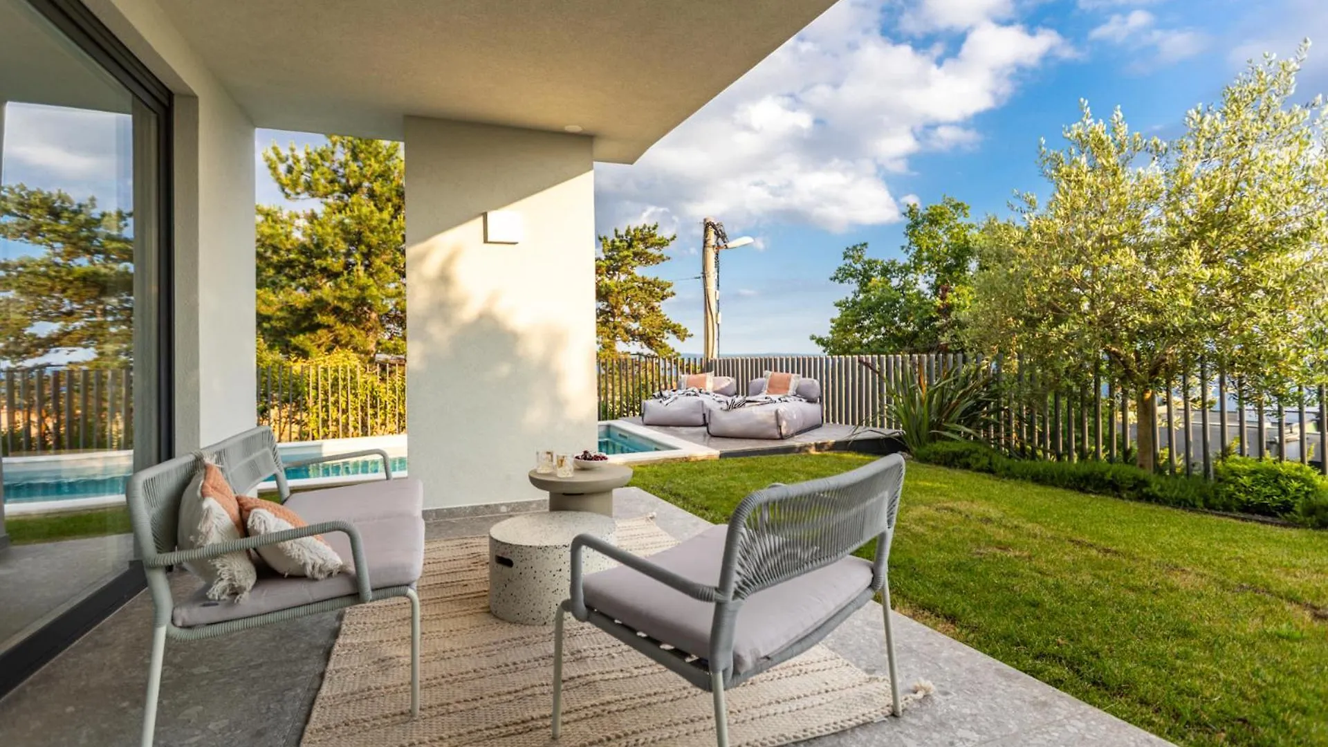 Apartment With Private Pool & Garden Villa Atrio Kostrena